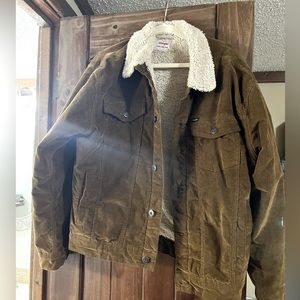 NWOT 
MEN'S WRANGLER® SHERPA LINED CORDUROY TRUCKER JACKET IN MONKS ROBE